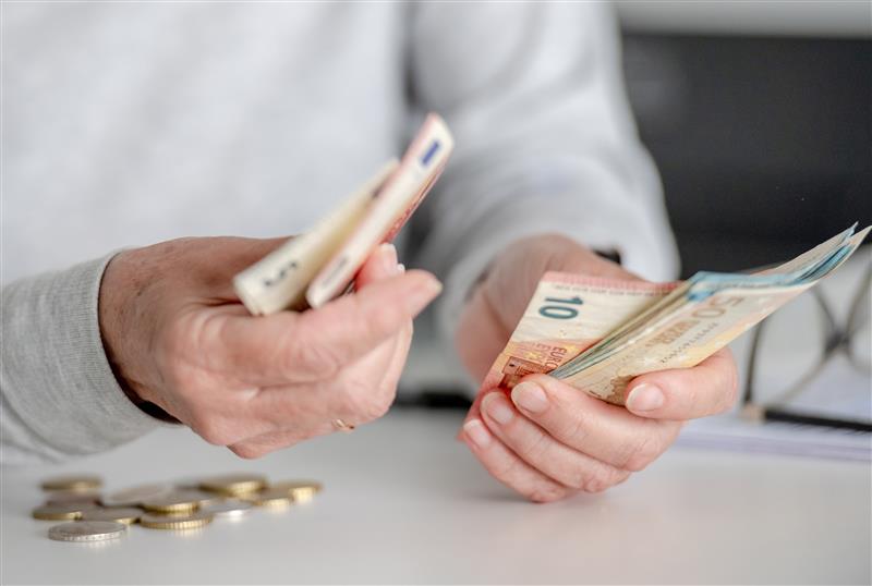 Iliustracija finansu-ekspertas-atsako-kiek-reiketu-tureti-pasitaupius-juodai-dienai